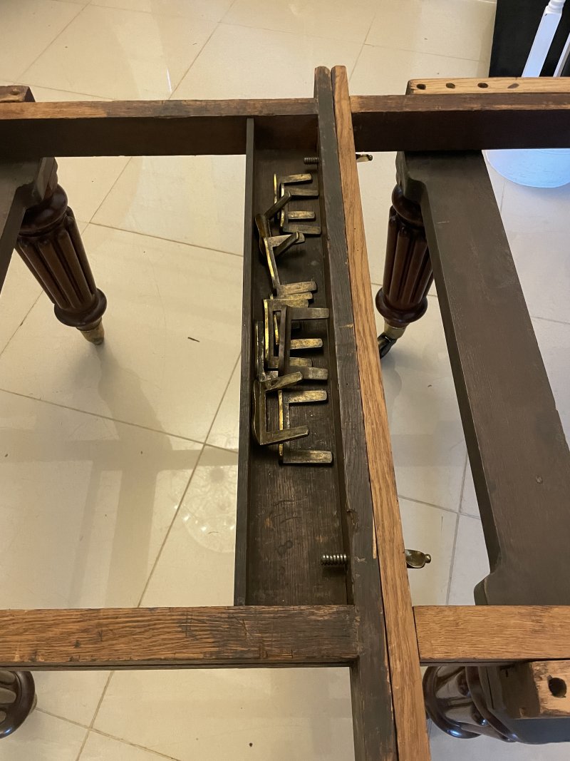 Outstanding Quality Large 16/20 Seater Antique Victorian Figured Mahogany Dining Table 73 x 176 x 420 cm - Image 15